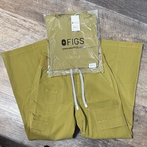 Figs Women's Olive Cargo Scrub Set